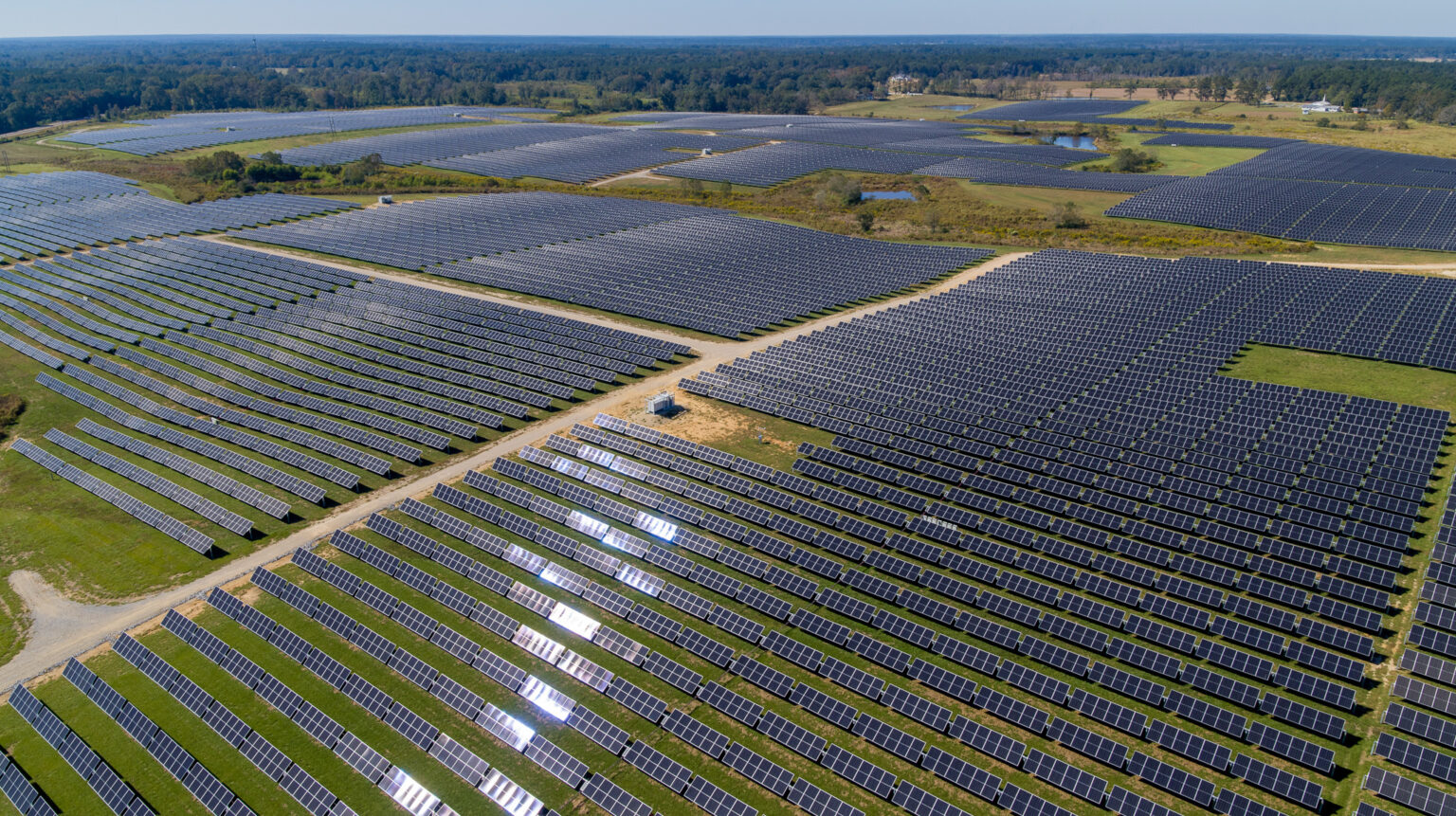 Utility-Scale Solar Infrastructure: Key Challenges in Civil Engineering and Grid Connection